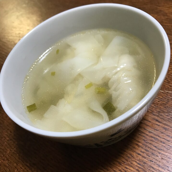 残った皮で　鶏ワンタンスープ